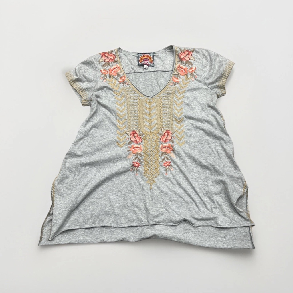 Johnny Was Gray Top With Floral Embroidery Quiet Luxury Designer Boho Indie Xs
